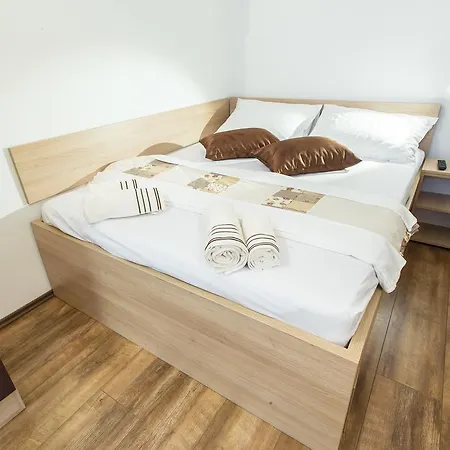 Bed 4 3*